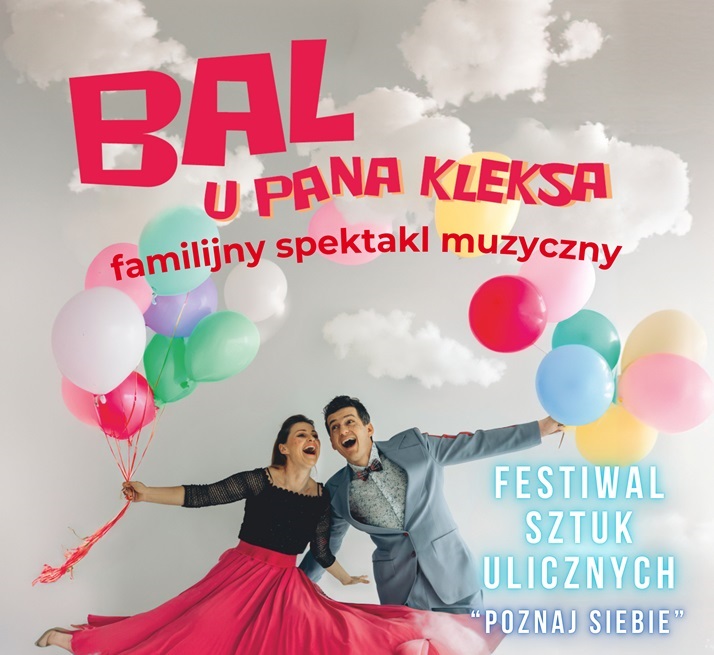 Baner promujący z podstawową informacją o wydarzeniu (nazwa) na kolorowym tle z aktorami trzymającymi kolorowe balony wśród chmur.